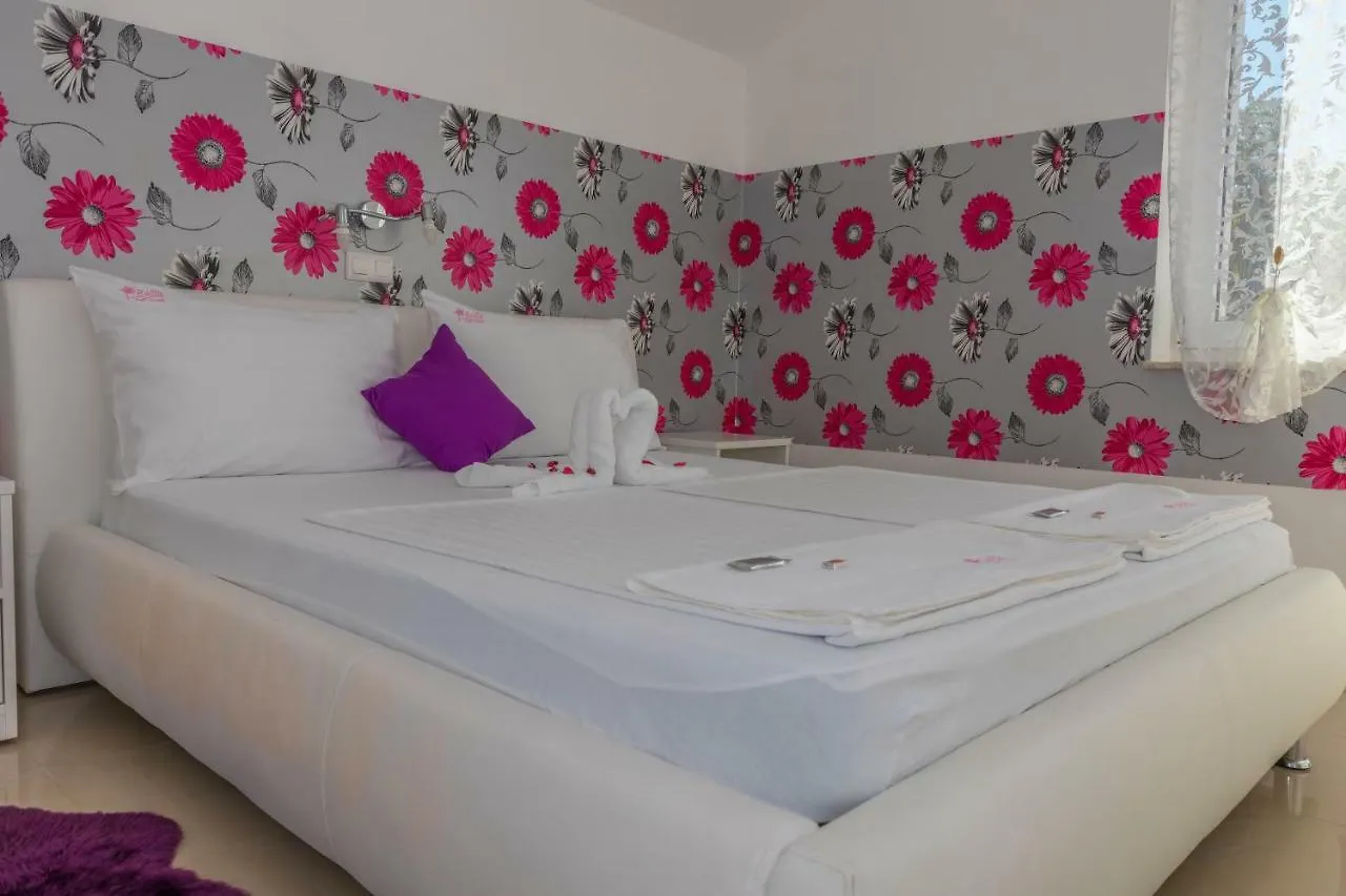 Villa Rossa Apartments Кампор