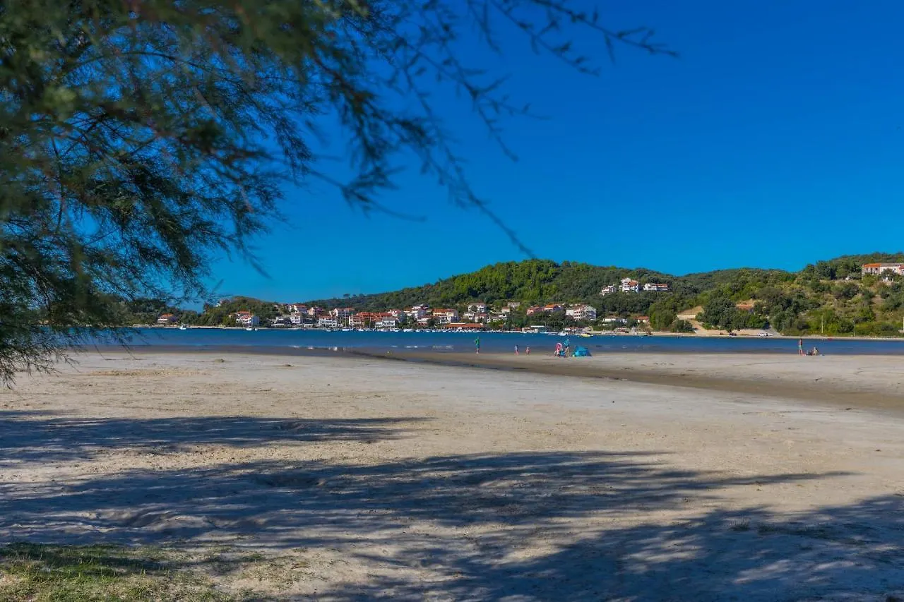 Villa Rossa Apartments Кампор