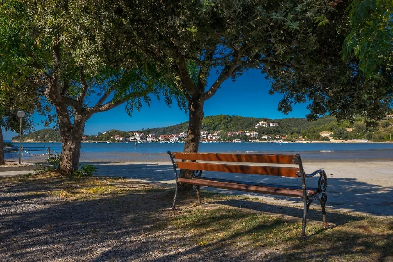 Villa Rossa Apartments Кампор
